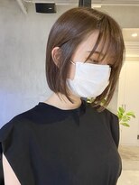 エリマ 調布(elima)&nbsp;大人ミニボブ 耳かけ 前髪あり 透明感ベージュ 長め