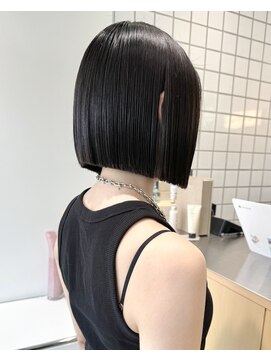 ホロ 渋谷(hollo) 切りっぱなしボブ黒髪ボブタッセルボブ韓国風ボブ