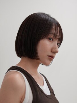 カルム(kalm) 20代30代ミニボブ前髪あり前髪なし顔周りレイヤーカットオリーブ