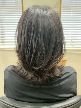 大船ミディアムレイヤーカットワンカラーオリーブブラウン30代◆