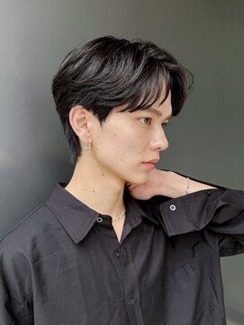 トルネード(TORNADO) メンズショートセンターパートフェザーパーマ面長暗髪K20251212