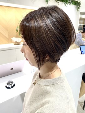 ステア ケース(stair case) 大人ショート/ショートボブ/白髪ぼかしハイライト/銀座/武蔵小杉