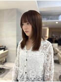 暖色ブラウン×シアーバングの艶ストレートミディ