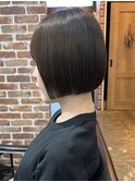 ハンサムショートレイヤーカットミルクティーベージュハイトーン