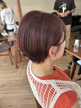 カナエ(CaNaE) コンパクトな耳掛けショート×アプリコットピンク