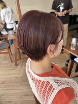 カナエ(CaNaE) コンパクトな耳掛けショート×アプリコットピンク