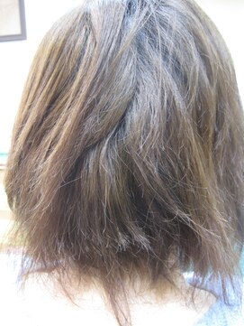 ヨシユキコンディショニング ダメージレスな縮毛矯正「強いくせ毛～ダメージ毛まで対応」７０