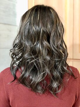 モモ(MOMO) ダークラテハイライト