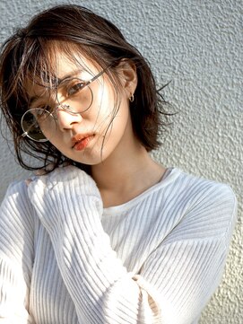 ネオリーブカフ 鶴ヶ峰店(Neolive caff) 耳にかけてスタイリングがおしゃれ 切りっぱなし くすみブルー