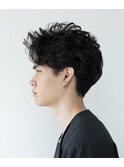 アップバングで男らしさ際立つルーズマッシュ