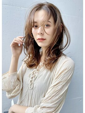 シュリット(schritt) 小顔バングとふんわりレイヤーミディ mutsuki