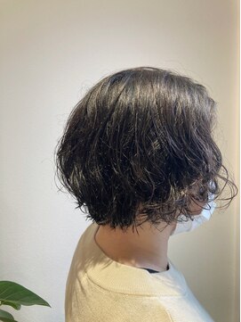 キー(KEY) クセを活かしたヘアスタイル