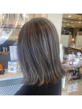 アース オーセンティック 鹿児島吉野店(EARTH Authentic) 白髪ぼかしハイライト