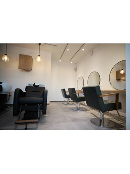 【駐車場あり】ハイセンスな女性スタイリストが多数在籍！女性ならではの感性や細かい心遣いが◎