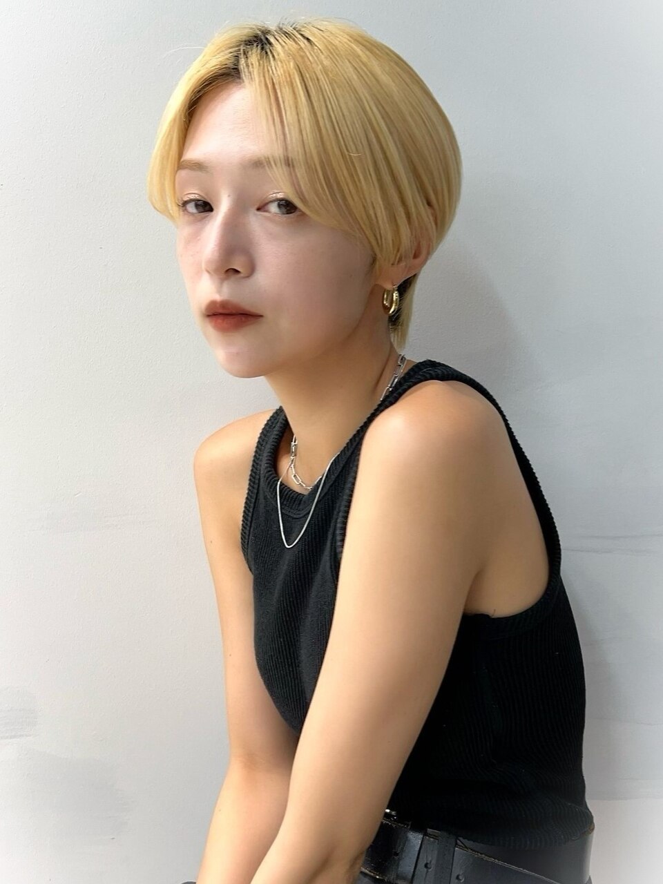 ハイトーン 大人ショート センターパート ブロンドカラー