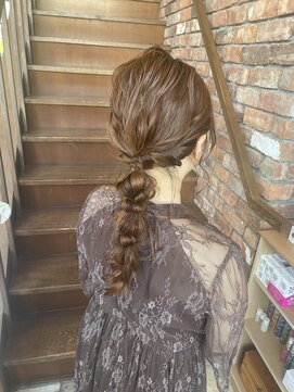 ビハツヤ(BIHATSU-YA) 髪飾りなしでも可愛いゆるふわあみおろしヘア