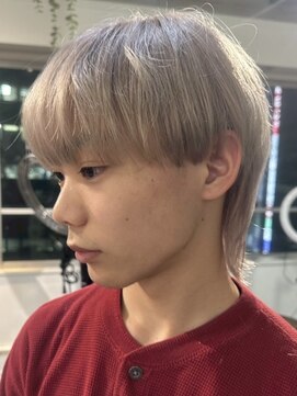 イリ 心斎橋(ili) ハイトーンカラーミルクティーベージュレイヤーカット