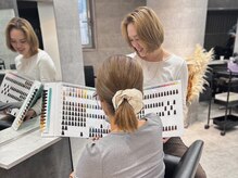 "自分に何が合うのかわからない"など、メニューに迷ったらスタイリストにご相談ください【新宿/髪質改善】