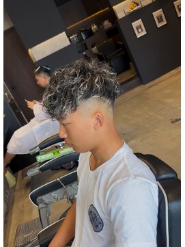 フェードアンドライン 富士店(FADE&LINE) スペインカール×ハイライト(メッシュ)