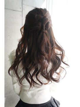 シィーム(cime) ヘアアレンジ　ハーフアップシニヨン