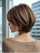 レリーノーブル 西宮北口(RelyNoble)&nbsp;白髪ぼかし×丸みショートで自然な抜け感スタイル[西宮北口]