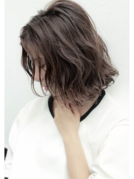 トルネード(TORNADO) 外国人風ボブ ハイライトグラデーション グレージュ 外ハネ