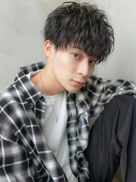 ケアリー 成増(Carelly) ビジネスツーブロックOK★かき上げトランクスヘアくせ毛風パーマ