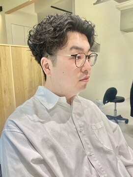 フイ(HUI) アップバングショート【ツーブロック刈り上げ黒髪短髪】