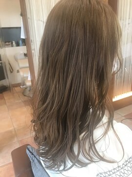 スナッグバイミュゼ(SNUG*musee) くすみベージュ/外国人風カラー/30代/40代/50代