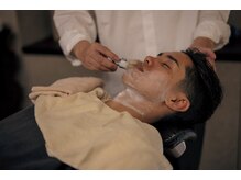 床屋の伝家の宝刀「顔剃り」は24年キャリアのオーナーの拘りの塊