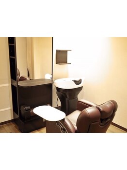 全席個室の隠れ家サロン!周りのお客様と顔を合わせることなく寛げる上質なプライベート空間