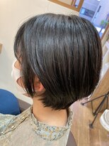 ヘアーゾーン ハチマルハチ 登戸駅前店(Hair Zone 808) 前下がりボブでクールビューティ