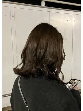 シアン 栄店(CYAN.) グレージュ×外はねボブ