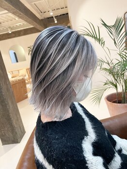 ラウレア(LAULEA)の写真/バレイヤージュカラー・ハイトーンでワンランク上のオシャレをー*あなたにベストなカラーを見つけます♪