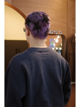 エディ(Edy) スパイキーショートケアブリーチダブルカラー外国人風眉毛カット