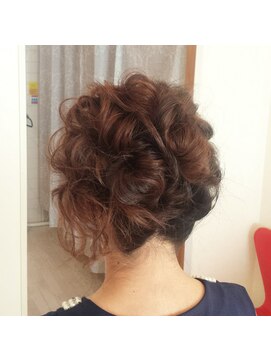 ココン(cocon) ねじってゆるふわアップ