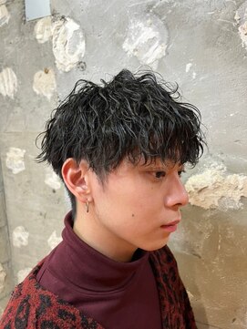 アカ(ACA) マッシュ　ツイストスパイラル　波巻きパーマ　センターパート