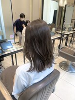 柔らかい艶カラーお任せください《小林》
