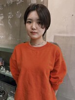 ロジ(loji)&nbsp;パーマの残りを楽しむ、ショートヘア〈鈴木〉