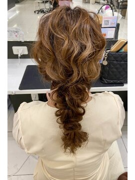 ランズ(LANDS) 編みおろし【大阪 梅田 ヘアセット】