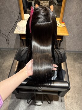 シック(chic.) 酸性縮毛矯正/ケアカラー/ブルーブラック/福岡天神ストレート