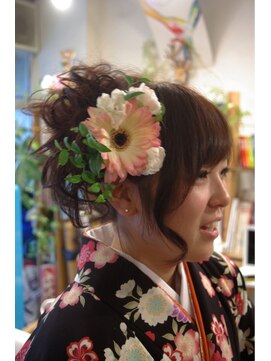 ヘアーメイクラウンジ テトテ(Hair Make Lounge tetote) 生花を使ったアップスタイル