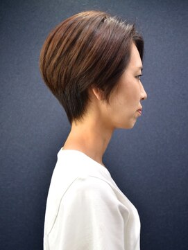 ヘアスタジオヘーフリヒ(HAIR STUDIO HoFLICH) 【シルエットが決め手の大人ショート】