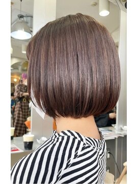 プラグ(Plug) ボブ丸みラベンダーアッシュブラウン似合わせカット前髪あり30代