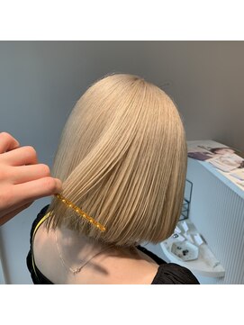 ムーム(Momb) ホワイトブロンド