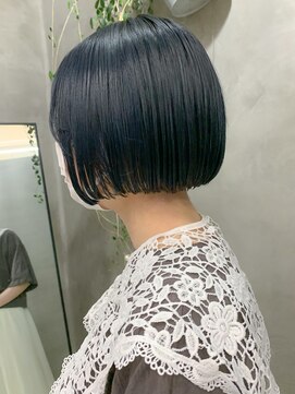 テトヘアー(teto hair) ミニボブ、切りっぱなしボブ、ネイビーカラー、ブルーブラック