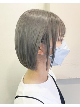 ヒビヲ(HIBIO) ショートボブハイトーンカラーミルクティーベージュケアブリーチ