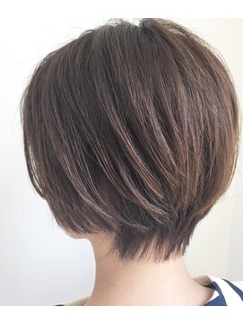 アトリア 横浜(Atria) 大人透け感くびれショート