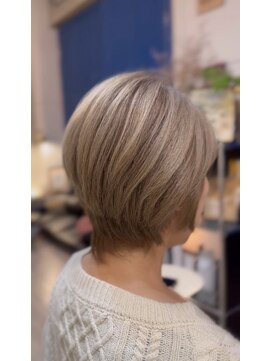 ファンタシー(FANTACY) 8トーン　白髪ぼかし　ニュートラル・ベージュ