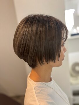 ツムグ 代官山店(TUMUGU) ナチュラルショートボブ 丸みフォルムで後頭部ふんわり
